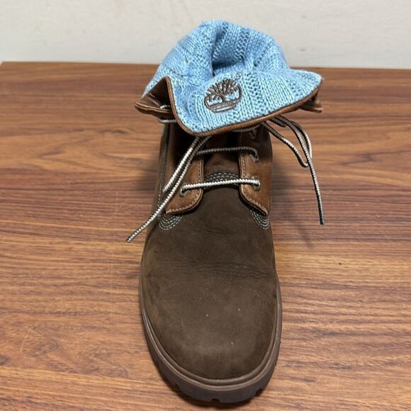 Timberland Woman’s Roll Top Dark Brown Boot With Blue Lining & Stitching. Size 7 - Picture 3 of 9